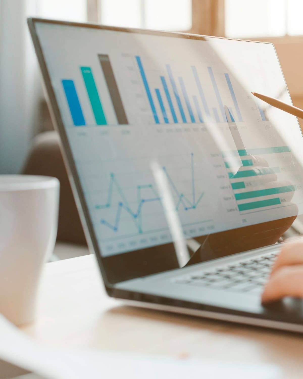Monthly management accounts dashboard with profit, margin and cash flow charts